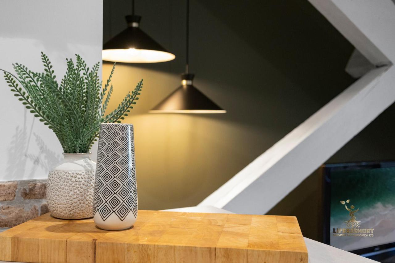Luxe Courtyard Apartment For 4 Near Exeter City Centre Εξωτερικό φωτογραφία